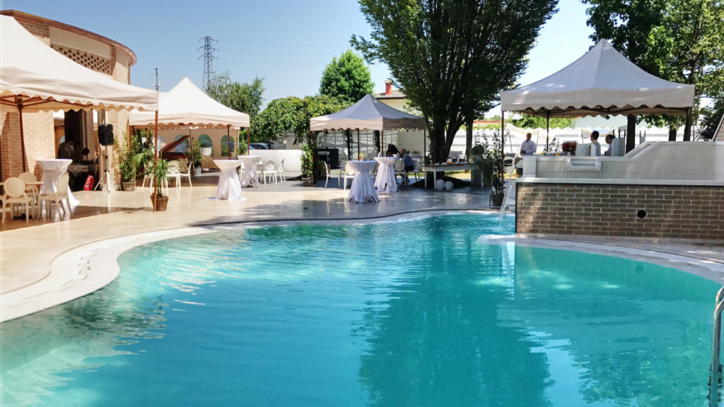 La piscina nel Parco della Baracca Sorica Hostaria